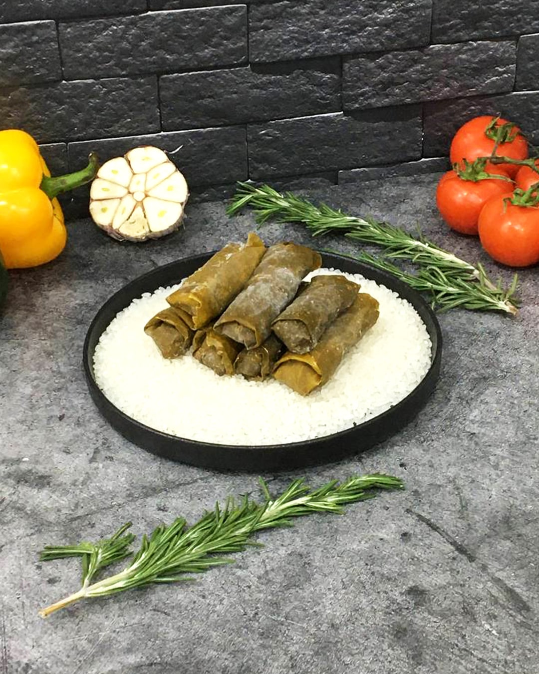 Толма с рисом в виноградных листьях (500 г)